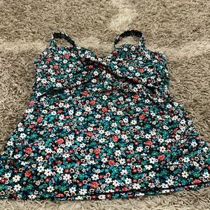 Lands end tankini top fits like xl